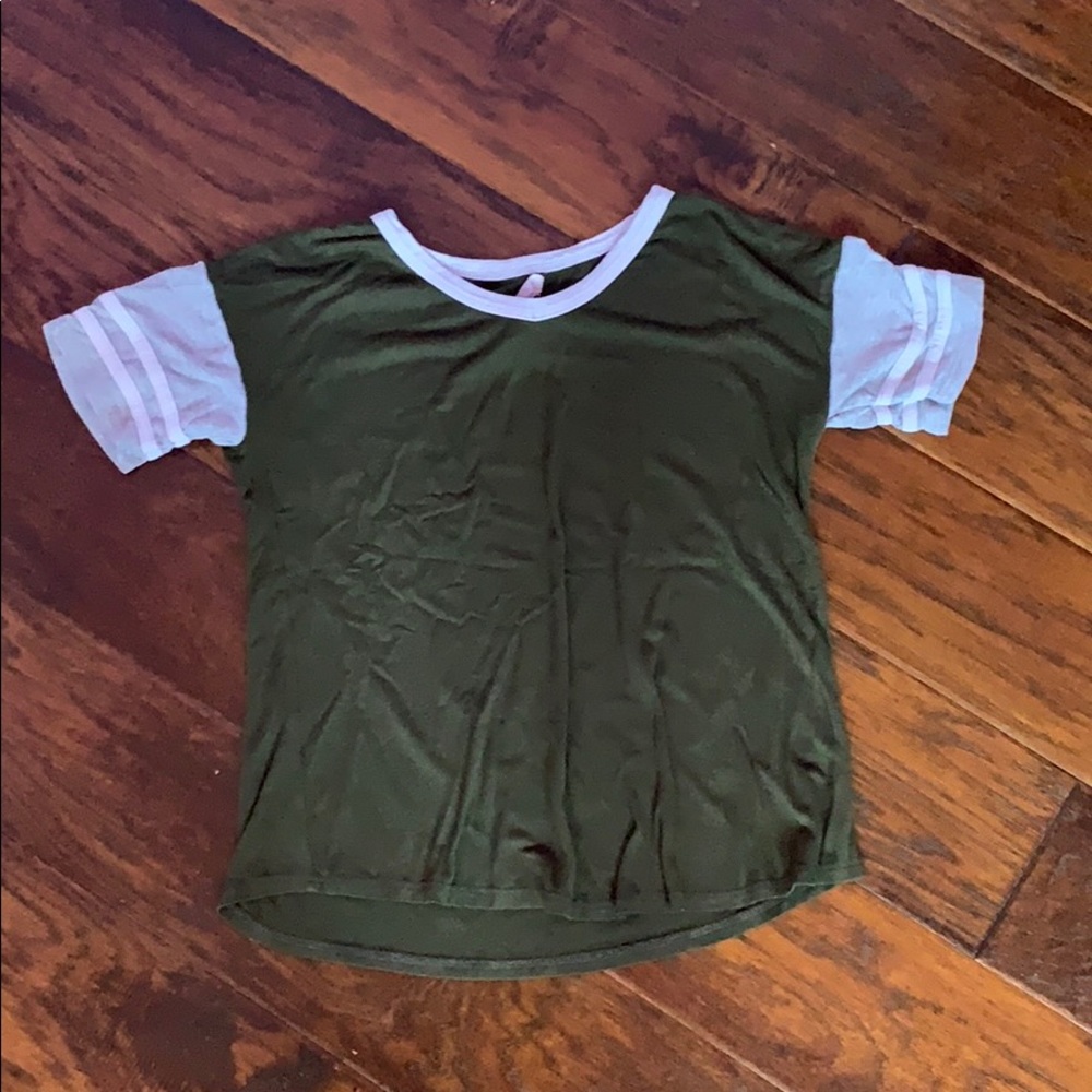 Moa Moa: Olive V-Neck T-Shirt